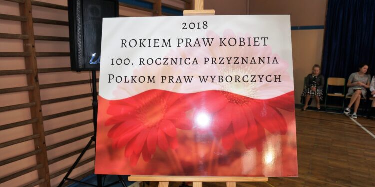 Obrazów. Uroczystości z okazji Dnia Kobiet / Grażyna Szlęzak-Wójcik / Radio Kielce