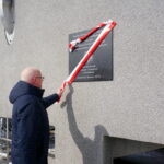 Odsłonięcie granitowej tablicy ku czci Marszałka Józefa Piłsudskiego / Grażyna Szlęzak-Wójcik / Radio Kielce