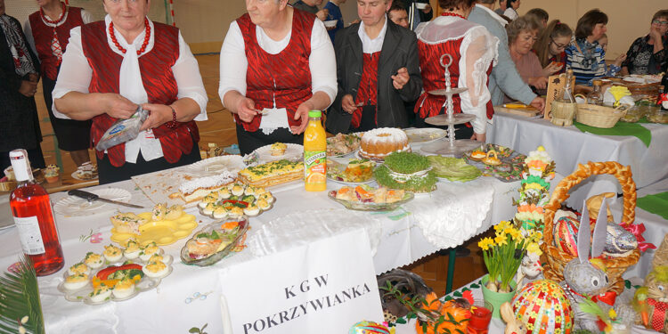 Gminne Śniadanie Wielkanocne w Klimontowie / Grażyna Szlęzak-Wójcik / Radio Kielce