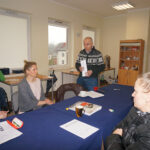 Sesja Rady Gminy Obrazów w trakcie której odbyła się dyskusja z mieszkańcami na temat budowy masztu telefonii komórkowej / Grażyna Szlęzak-Wójcik / Radio Kielce