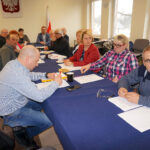 Sesja Rady Gminy Obrazów w trakcie której odbyła się dyskusja z mieszkańcami na temat budowy masztu telefonii komórkowej / Grażyna Szlęzak-Wójcik / Radio Kielce