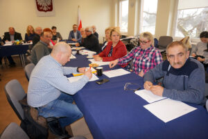 Sesja Rady Gminy Obrazów w trakcie której odbyła się dyskusja z mieszkańcami na temat budowy masztu telefonii komórkowej / Grażyna Szlęzak-Wójcik / Radio Kielce