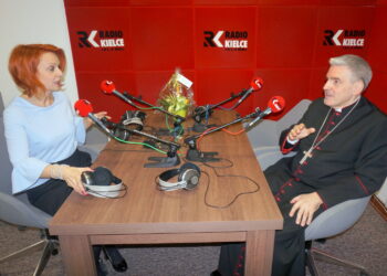Rozmowa Dnia. Od lewej: Grażyna Szlęzak-Wójcik i biskup sandomierski Krzysztof Nitkiewicz / Radio Kielce
