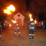 Koprzywnica. Bziuki. Procesja po mszy rezurekcyjnej / Grażyna Szlęzak-Wójcik / Radio Kielce