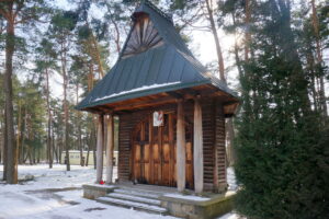 Kapliczka z 1936 roku, która znajduje się na terenie Centrum Przygotowań do Misji Zagranicznych na Bukówce / Marcin Różyc / Radio Kielce