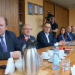 Podpisanie umów między Bankiem Gospodarstwa Krajowego, a pośrednikami finansowymi, którzy oferować będą pożyczki na rozwój małych i średnich firm w regionie / Marcin Różyc / Radio Kielce