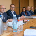 Podpisanie umów między Bankiem Gospodarstwa Krajowego, a pośrednikami finansowymi, którzy oferować będą pożyczki na rozwój małych i średnich firm w regionie / Marcin Różyc / Radio Kielce