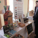 Forum Aktywnych Kobiet Ziemi Koneckiej w Świętokrzyskim Ośrodku Doradztwa Rolniczego w Modliszewicach - kiermasz naturalnych produktów żywnościowych / Krzysztof Bujnowicz / Radio Kielce