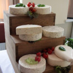 Forum Aktywnych Kobiet Ziemi Koneckiej w Świętokrzyskim Ośrodku Doradztwa Rolniczego w Modliszewicach - kiermasz naturalnych produktów żywnościowych / Krzysztof Bujnowicz / Radio Kielce