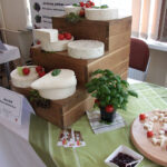 Forum Aktywnych Kobiet Ziemi Koneckiej w Świętokrzyskim Ośrodku Doradztwa Rolniczego w Modliszewicach - kiermasz naturalnych produktów żywnościowych / Krzysztof Bujnowicz / Radio Kielce