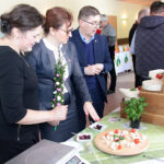 Forum Aktywnych Kobiet Ziemi Koneckiej w Świętokrzyskim Ośrodku Doradztwa Rolniczego w Modliszewicach - kiermasz naturalnych produktów żywnościowych / Krzysztof Bujnowicz / Radio Kielce