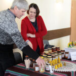 Forum Aktywnych Kobiet Ziemi Koneckiej w Świętokrzyskim Ośrodku Doradztwa Rolniczego w Modliszewicach - kiermasz naturalnych produktów żywnościowych / Krzysztof Bujnowicz / Radio Kielce