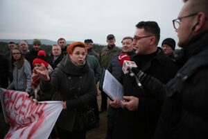 Interwencja: protestują, bo nie chcą kopalni / Piotr Michalski / Radio Kielce