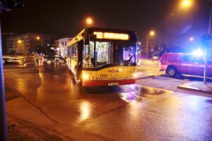 Kielce. Zderzenie autobusu MPK z samochodem osobowym na ulicy Tarnowskiej / Jarosław Kubalski / Radio Kielce