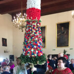 2,5-metrowa palma wielkanocna w kolorach naszej flagi narodowej przygotowana przez mieszkańców Ryłowic w gminie Samborzec / Grażyna Szlęzak-Wójcik / Radio Kielce