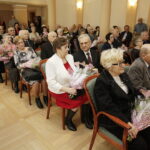 06.03.2018 Kielce.  Pary małżeńskie obchodzące 50 lecie pożycia otrzymały z rąk prezydenta Wojciecha Lubawskiego i Dariusza Kozaka, przewodniczącego Rady Miasta pamiątkowe medale / Jarosław Kubalski / Radio Kielce