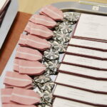 06.03.2018 Kielce.  Pary małżeńskie obchodzące 50 lecie pożycia otrzymały z rąk prezydenta Wojciecha Lubawskiego i Dariusza Kozaka, przewodniczącego Rady Miasta pamiątkowe medale / Jarosław Kubalski / Radio Kielce