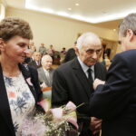 06.03.2018 Kielce.  Pary małżeńskie obchodzące 50 lecie pożycia otrzymały z rąk prezydenta Wojciecha Lubawskiego i Dariusza Kozaka, przewodniczącego Rady Miasta pamiątkowe medale / Jarosław Kubalski / Radio Kielce