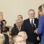 06.03.2018 Kielce.  Pary małżeńskie obchodzące 50 lecie pożycia otrzymały z rąk prezydenta Wojciecha Lubawskiego i Dariusza Kozaka, przewodniczącego Rady Miasta pamiątkowe medale / Jarosław Kubalski / Radio Kielce