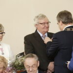 06.03.2018 Kielce.  Pary małżeńskie obchodzące 50 lecie pożycia otrzymały z rąk prezydenta Wojciecha Lubawskiego i Dariusza Kozaka, przewodniczącego Rady Miasta pamiątkowe medale / Jarosław Kubalski / Radio Kielce