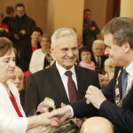 06.03.2018 Kielce.  Pary małżeńskie obchodzące 50 lecie pożycia otrzymały z rąk prezydenta Wojciecha Lubawskiego i Dariusza Kozaka, przewodniczącego Rady Miasta pamiątkowe medale / Jarosław Kubalski / Radio Kielce