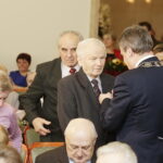 06.03.2018 Kielce.  Pary małżeńskie obchodzące 50 lecie pożycia otrzymały z rąk prezydenta Wojciecha Lubawskiego i Dariusza Kozaka, przewodniczącego Rady Miasta pamiątkowe medale / Jarosław Kubalski / Radio Kielce