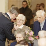 06.03.2018 Kielce.  Pary małżeńskie obchodzące 50 lecie pożycia otrzymały z rąk prezydenta Wojciecha Lubawskiego i Dariusza Kozaka, przewodniczącego Rady Miasta pamiątkowe medale / Jarosław Kubalski / Radio Kielce