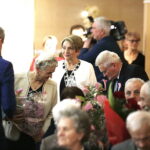 06.03.2018 Kielce.  Pary małżeńskie obchodzące 50 lecie pożycia otrzymały z rąk prezydenta Wojciecha Lubawskiego i Dariusza Kozaka, przewodniczącego Rady Miasta pamiątkowe medale / Jarosław Kubalski / Radio Kielce