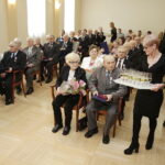 06.03.2018 Kielce.  Pary małżeńskie obchodzące 50 lecie pożycia otrzymały z rąk prezydenta Wojciecha Lubawskiego i Dariusza Kozaka, przewodniczącego Rady Miasta pamiątkowe medale / Jarosław Kubalski / Radio Kielce