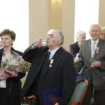 06.03.2018 Kielce.  Pary małżeńskie obchodzące 50 lecie pożycia otrzymały z rąk prezydenta Wojciecha Lubawskiego i Dariusza Kozaka, przewodniczącego Rady Miasta pamiątkowe medale / Jarosław Kubalski / Radio Kielce