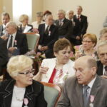 06.03.2018 Kielce.  Pary małżeńskie obchodzące 50 lecie pożycia otrzymały z rąk prezydenta Wojciecha Lubawskiego i Dariusza Kozaka, przewodniczącego Rady Miasta pamiątkowe medale / Jarosław Kubalski / Radio Kielce