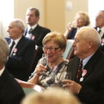 06.03.2018 Kielce.  Pary małżeńskie obchodzące 50 lecie pożycia otrzymały z rąk prezydenta Wojciecha Lubawskiego i Dariusza Kozaka, przewodniczącego Rady Miasta pamiątkowe medale / Jarosław Kubalski / Radio Kielce