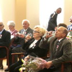 06.03.2018 Kielce.  Pary małżeńskie obchodzące 50 lecie pożycia otrzymały z rąk prezydenta Wojciecha Lubawskiego i Dariusza Kozaka, przewodniczącego Rady Miasta pamiątkowe medale / Jarosław Kubalski / Radio Kielce