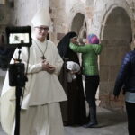 16.03.2018 Wąchock. Opactwo Cystersów. Zdjęcia do serialu „Korona Królów” / Jarosław Kubalski / Radio Kielce