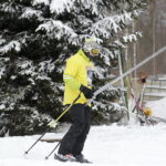 17.03.2018 Krajno. Stok narciarski. Bicie rekordu Guinnessa w jeździe na nartach nieprzerwanie przez 24 godziny / Jarosław Kubalski / Radio Kielce