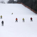 17.03.2018 Krajno. Stok narciarski. Bicie rekordu Guinnessa w jeździe na nartach nieprzerwanie przez 24 godziny / Jarosław Kubalski / Radio Kielce