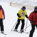 17.03.2018 Krajno. Stok narciarski. Bicie rekordu Guinnessa w jeździe na nartach nieprzerwanie przez 24 godziny / Jarosław Kubalski / Radio Kielce