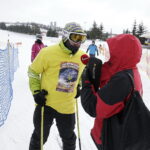 17.03.2018 Krajno. Stok narciarski. Bicie rekordu Guinnessa w jeździe na nartach nieprzerwanie przez 24 godziny / Jarosław Kubalski / Radio Kielce