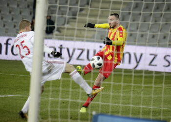 17.03.2018 Kielce. 28. kolejka LOTTO Ekstraklasy. Mecz Korona Kielce - Górnik Zabrze. Nika Kaczarawa  strzela drugiego gola dla Korony / Jarosław Kubalski / Radio Kielce