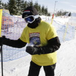 18.03.2018 Krajno Stok narciarski. Stefan Pożoga ustanowił rekord Guinessa w czasie jazdy na nartach. Jeździł nieprzerwanie przez 25 godzin i 10 minut / Jarosław Kubalski / Radio Kielce