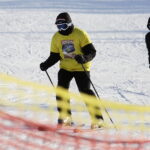 18.03.2018 Krajno Stok narciarski. Stefan Pożoga ustanowił rekord Guinessa w czasie jazdy na nartach. Jeździł nieprzerwanie przez 25 godzin i 10 minut / Jarosław Kubalski / Radio Kielce