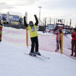 18.03.2018 Krajno Stok narciarski. Stefan Pożoga ustanowił rekord Guinessa w czasie jazdy na nartach. Jeździł nieprzerwanie przez 25 godzin i 10 minut / Jarosław Kubalski / Radio Kielce
