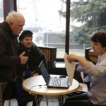 27.03.2018 Radio Kielce. Wypełnianie zeznań podatkowych z udziałem pracowników kieleckich urzędów skarbowych / Jarosław Kubalski / Radio Kielce