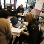 27.03.2018 Radio Kielce. Wypełnianie zeznań podatkowych z udziałem pracowników kieleckich urzędów skarbowych / Jarosław Kubalski / Radio Kielce