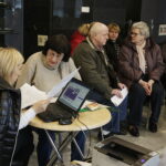 27.03.2018 Radio Kielce. Wypełnianie zeznań podatkowych z udziałem pracowników kieleckich urzędów skarbowych / Jarosław Kubalski / Radio Kielce