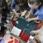 27.03.2018 Kielce. Liceum Plastyczne. Konkurs plastyczny. Jak w kreatywny sposób wykorzystać śmieci / Jarosław Kubalski / Radio Kielce