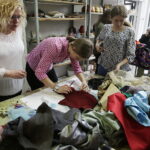 27.03.2018 Kielce. Liceum Plastyczne. Konkurs plastyczny. Jak w kreatywny sposób wykorzystać śmieci / Jarosław Kubalski / Radio Kielce