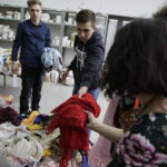 27.03.2018 Kielce. Liceum Plastyczne. Konkurs plastyczny. Jak w kreatywny sposób wykorzystać śmieci / Jarosław Kubalski / Radio Kielce