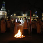 31.03.2018 Kielce. Katedra. Liturgia Wigilii Paschalnej. Poświęcenie ognia / Jarosław Kubalski / Radio Kielce