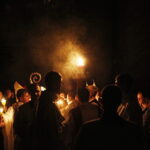 31.03.2018 Kielce. Katedra. Liturgia Wigilii Paschalnej. Poświęcenie ognia / Jarosław Kubalski / Radio Kielce